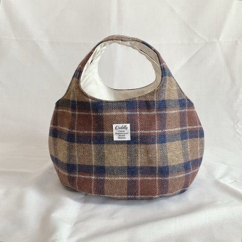 あったか素材のころりんバッグ　Mサイズ　手持ち　コットンツイード　 kororin bag　軽い ざっくり タータンチェック チェック 秋色　冬バッグ