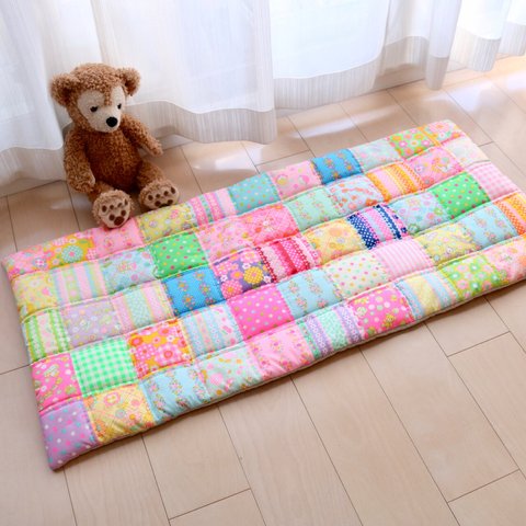 【 kum...様オーダー品 】pinks♡四角つなぎのパッチワークマット　52cm×117cm kukka237