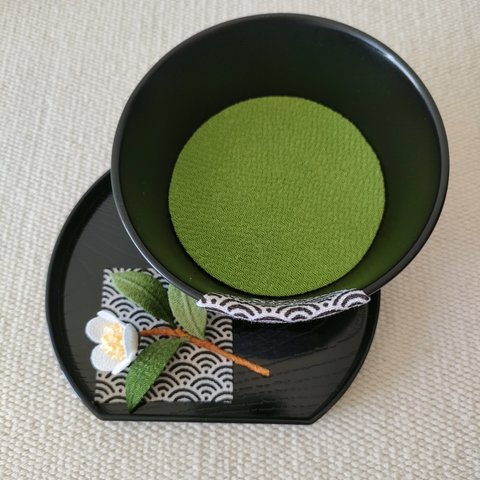 青海波　抹茶茶碗　お茶の花を添えて　ちりめん細工 