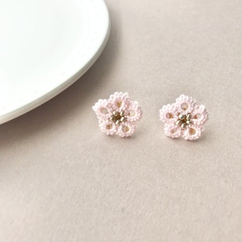 メタルビーズとタティングレースのお花ピアス✨ピンクver. 日常使いに