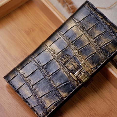 特別な仕上げクロコダイル二つ折り長財布　ベルト付き財布　スマートウォレットレザー 【総手縫い】