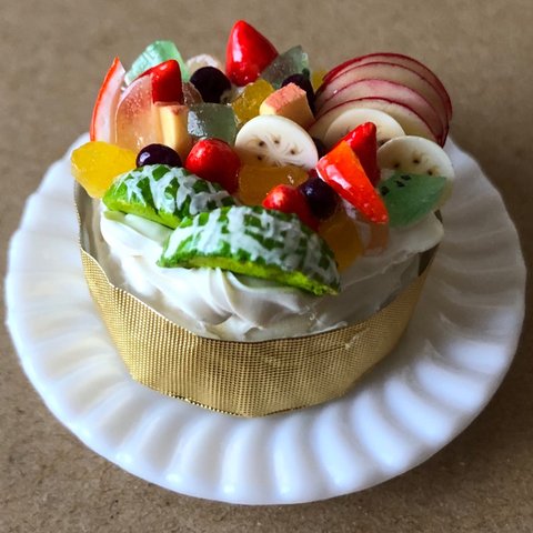 ミニチュアフルーツ盛りだくさんケーキ　