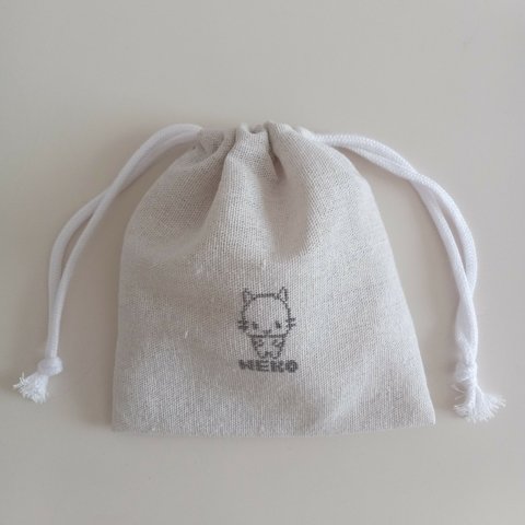 リネン巾着 猫の刺繍入り