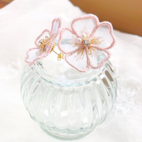 【サクラ咲くアクセサリー】オーガンジー刺繍　ビーズ刺繍　桜　ピアス　イヤリング　立体刺繍　ピンク　入学式　卒業式　入園式　セレモニー