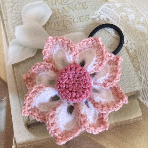 送料無料♡毛糸で編んだ　8枚花びらの可愛いヘアゴム