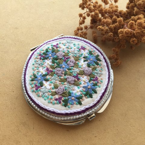 花刺繍のコンパクトミラー purple rose garden