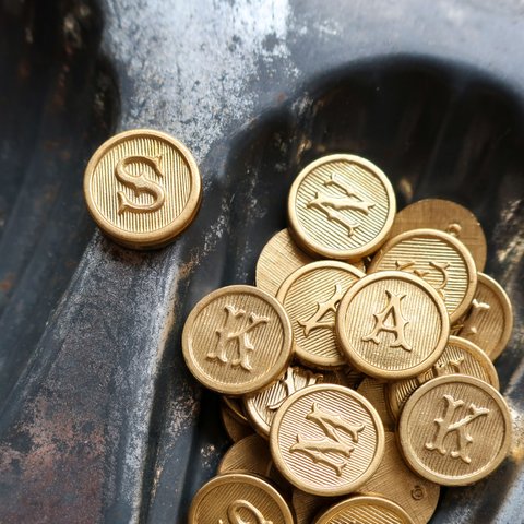 真鍮パーツ　イニシャルS［アメリカ製］＊2個＊アンティーク調　カボション　ブラス  / Raw brass jewelry making supplies