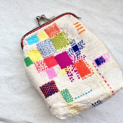 ダーニング刺繍のがま口  （ヴィンテージ調生成り）