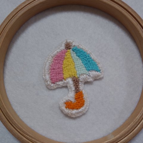 傘のワッペンorブローチ　ダーニング刺繍