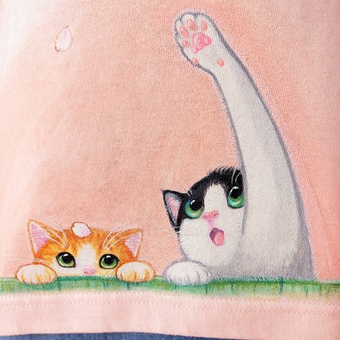 手描き　桜とピンクのぷにぷに肉球猫Tシャツ