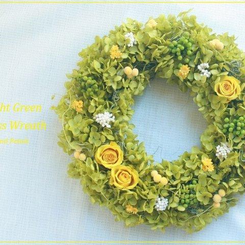明るいグリーンのアナベルとミモザイエローの小花のリース ご結婚披露宴での両親贈呈、お誕生日プレゼントに W044