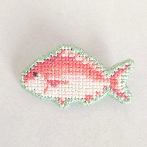 お魚 クロスステッチ刺繍ブローチ たい