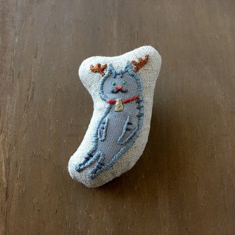 手刺繍リネンブローチ（トニャカイ）