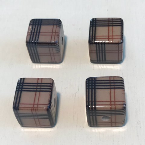 import square cube beads 4pc  16mm  check  light  brown 