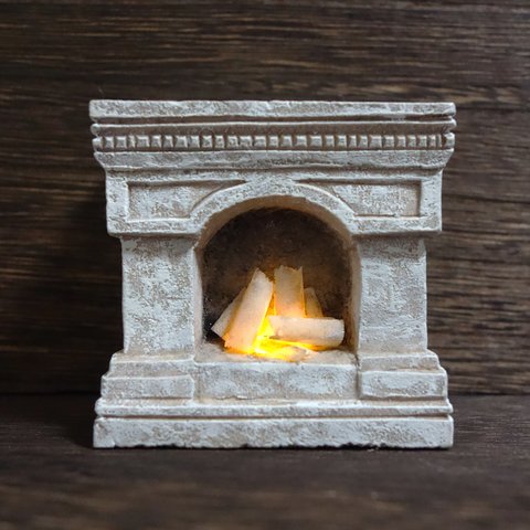 光る暖炉のオブジェ 