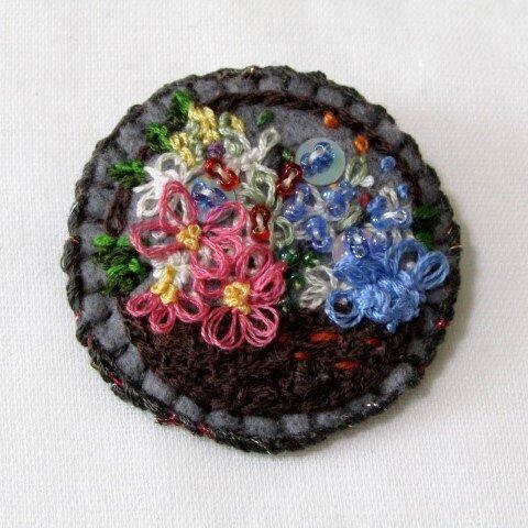 お花バスケット刺繍ブローチ**3**