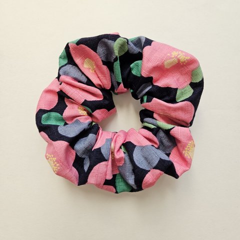 和柄のシュシュ 　レトロな牡丹    -scrunchie-