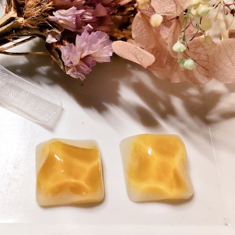 秋色🍁イチョウ色の水面ピアス