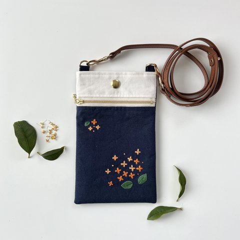 【再販】お花刺繍のスマホポーチ　スマホショルダー　スマホポシェット　キンモクセイ　お花刺繍