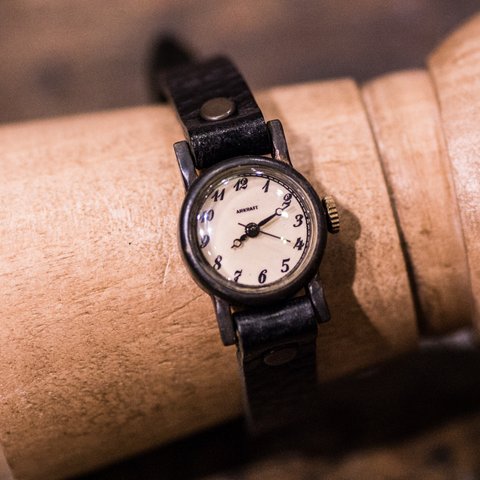 レトロシンプルなかなり小さめな腕時計(Morris Mini/在庫品)
