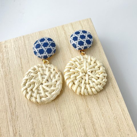 手染め pierced earrings 釦+　籠目 籐白