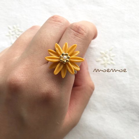 マスタード×ゴールドのお花リング