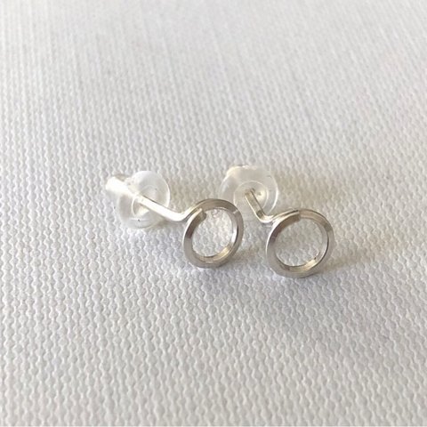 【silver925】　ポイントフープピアス/個性あるスタッドピアス