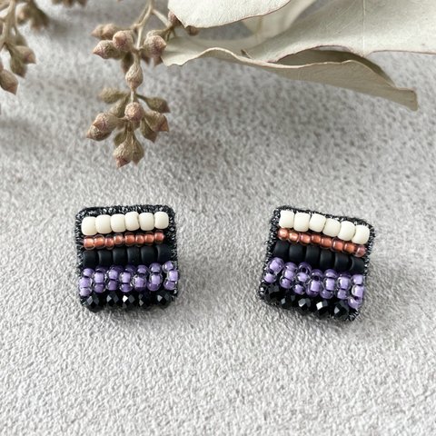 ボーダー柄風 ビーズ刺繍ピアス、イヤリング