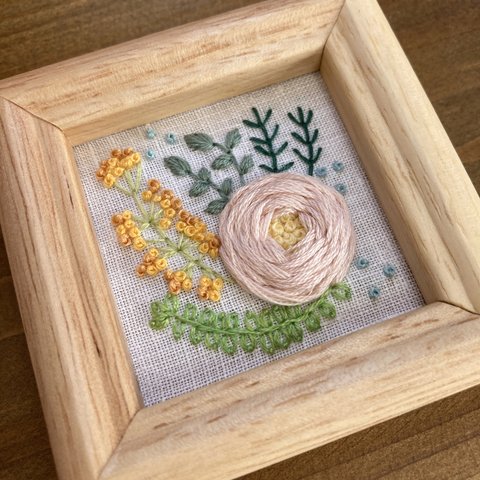 【刺繍フレーム】ミモザとバラ rose garden　刺繡額 インテリア枠 壁掛け 