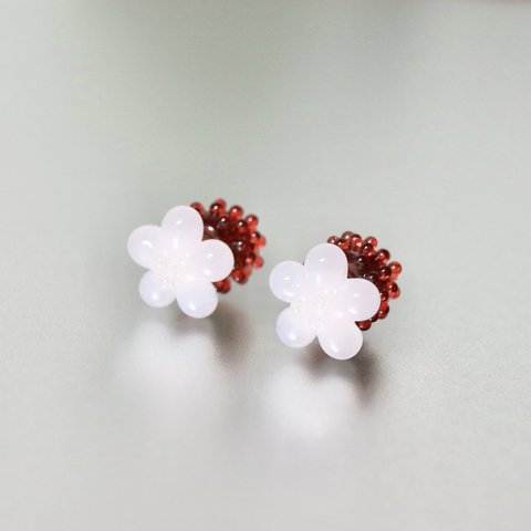 イチゴの花のピアス