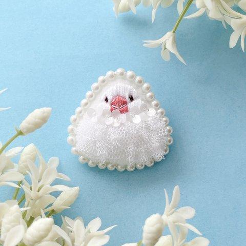 白文鳥の刺繍ブローチ