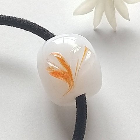 とんぼ玉ヘアゴム　ホワイトオレンジ