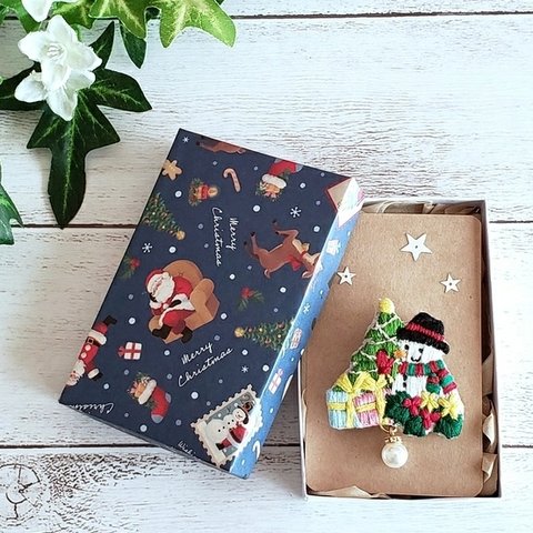 クリスマス　雪だるまの刺繍ブローチ③