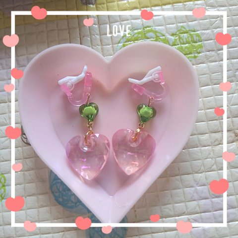 送料無料恋する桜餅カラーのハートイヤリング