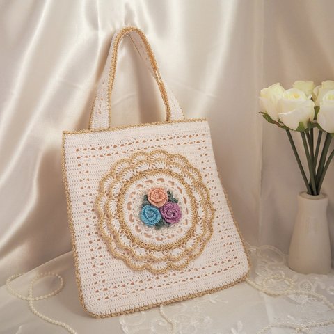 かぎ針編み バラとフリルのトートバッグ(白地寒色)