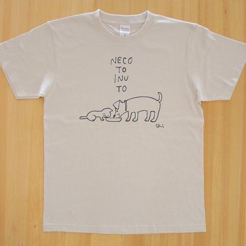 再入荷♪  Tシャツ「ねこといぬと」ライトベージュ