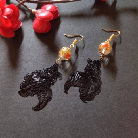 【和風】黒金魚と和風ガラスビーズのピアス（クリア）（イヤリング）【着物】【袴】【和ゴスロリ】【浴衣】【和装】