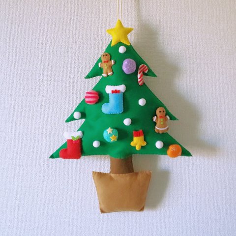 ふんわり♡クリスマスツリー壁飾り