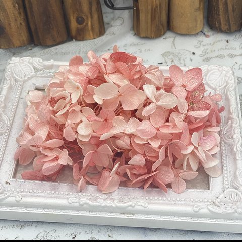 ふわふわホワイトピンクグラデーションオーロララメ付き❣️アジサイ小分け❣️ハンドメイド花材プリザーブドフラワー