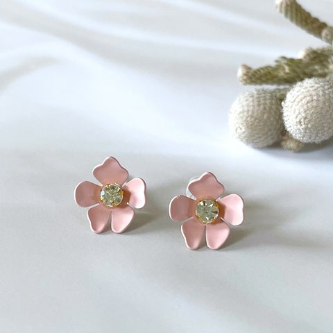 一輪桜❀くすみ ピンク❀小さなお花 樹脂ノンホールピアス　樹脂ピアス　お呼ばれ　小ぶり　ミニ