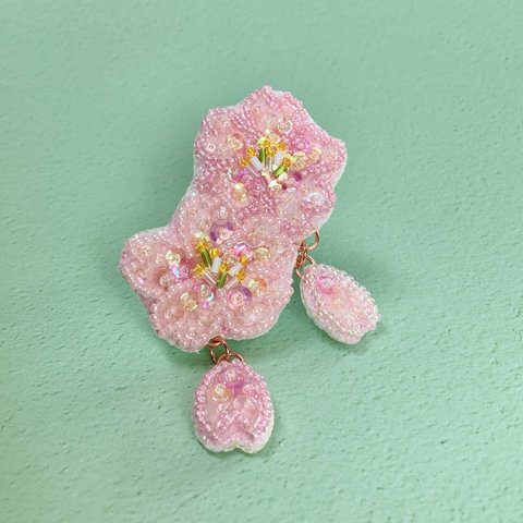 桜のブローチ大【ビーズ刺繍】