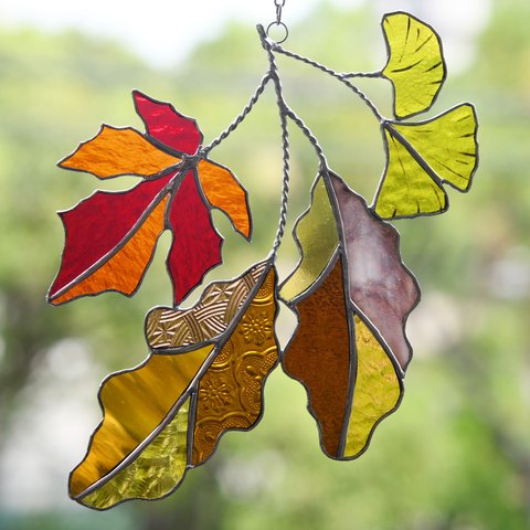 ステンドグラス　秋の葉