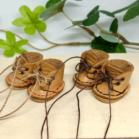 革細工  丸ブーツ　一足　miniature boots.