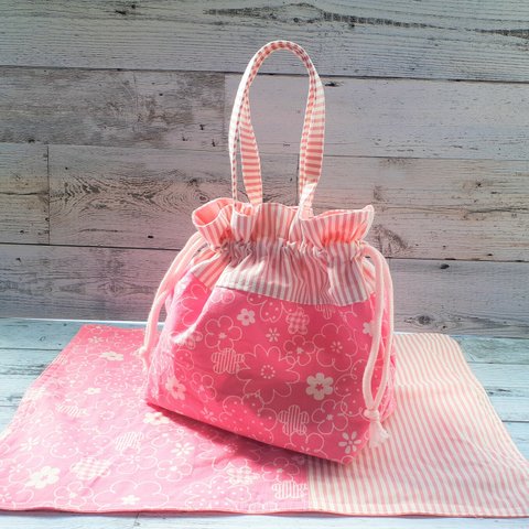 小さめランチョンマット＆持ち手付きお弁当袋セット(ピンクの花柄×ピンク細ストライプ柄)