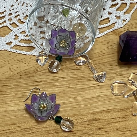 🪷蓮の花ピアス（水晶&パープル）🪷