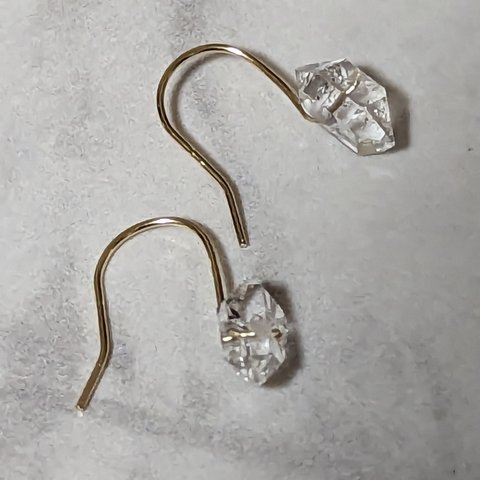 【k10YG】HerkimerDiamond , pierces