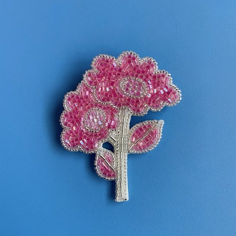 お花のビーズ刺繍ブローチ（ピンク）