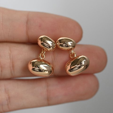 Gold ball metal earrings       ゴールドボールのメタル樹脂イヤリング樹脂ピアス シンプルフープイヤリングフープピアス   金属アレルギーノンホールピアスイヤカフ一粒