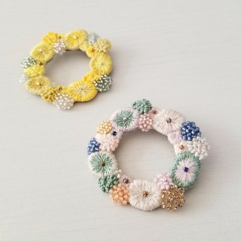 刺繍リースブローチ