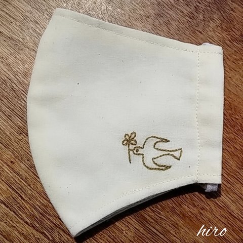 ワンポイント刺繍 立体マスク【大人用】つばめクローバー(カーキ)